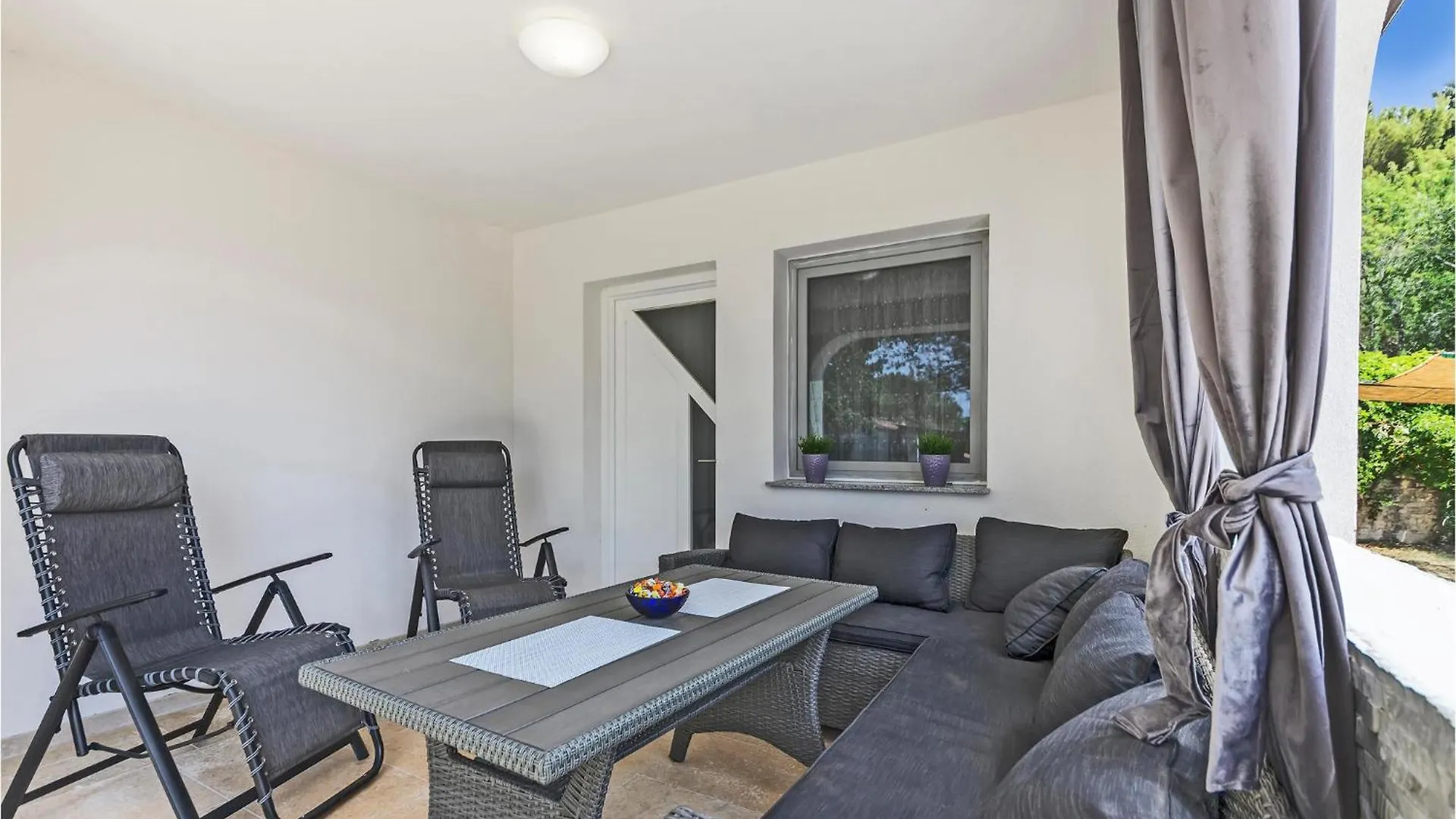 Gorgeous Home In Peroj With Wifi
